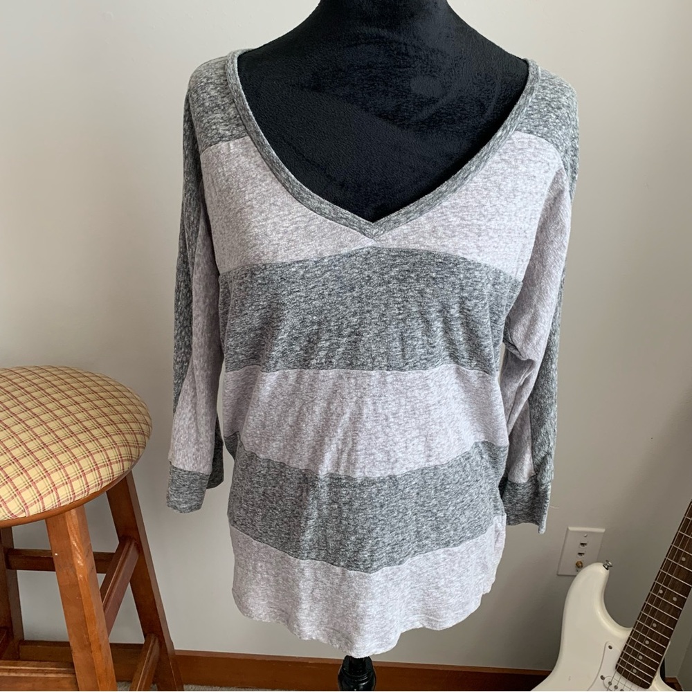 GAP Heather Gray and Light Pink V-neck Knit Top